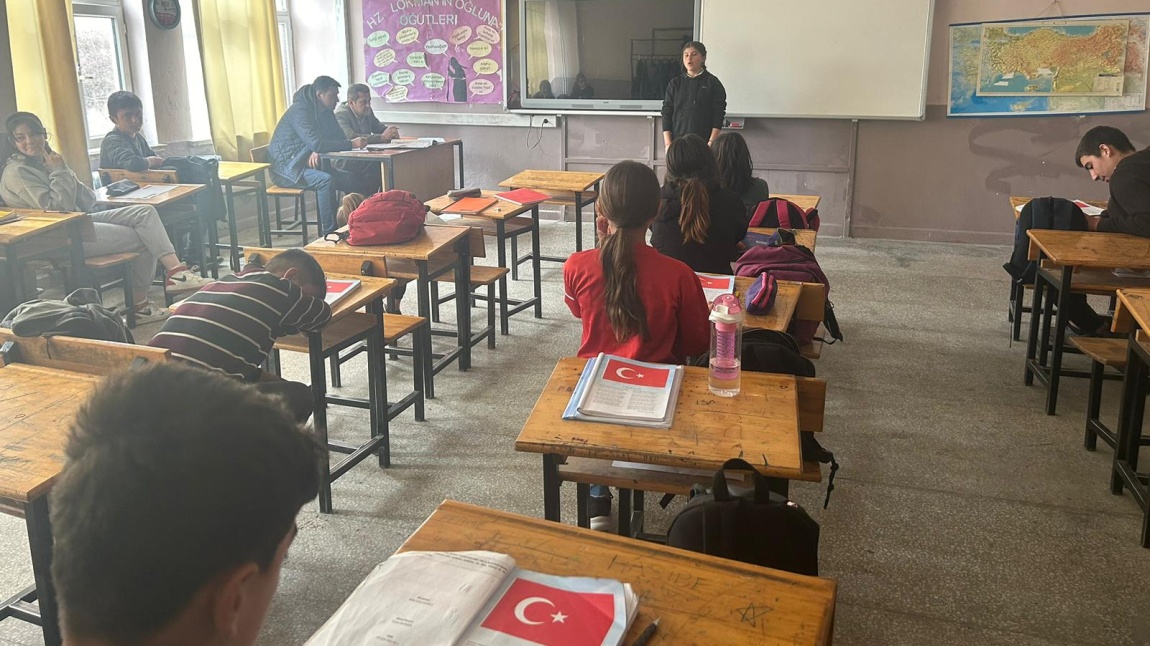 Okulumuzda İstiklal Marşını güzel okuma yarışması yapıldı.